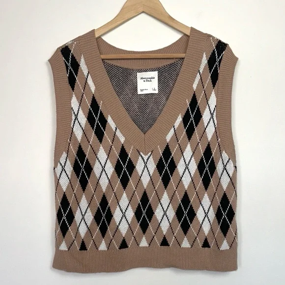 Abercrombie & Fitch V-Neck Argyle Sweater Vest - Picture 4 of 9